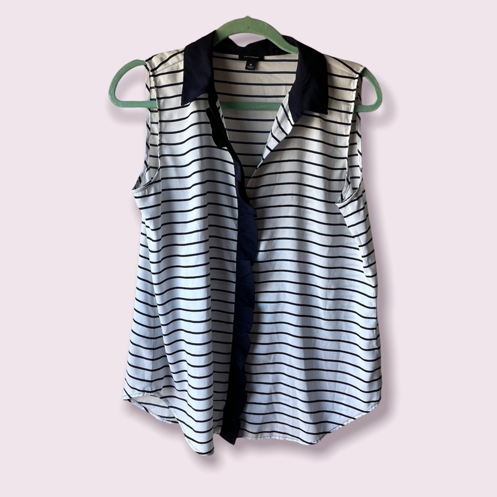 🚨FLASH SALE🚨 Ann Taylor White and Navy Button‎ Down Sleeveless Blouse